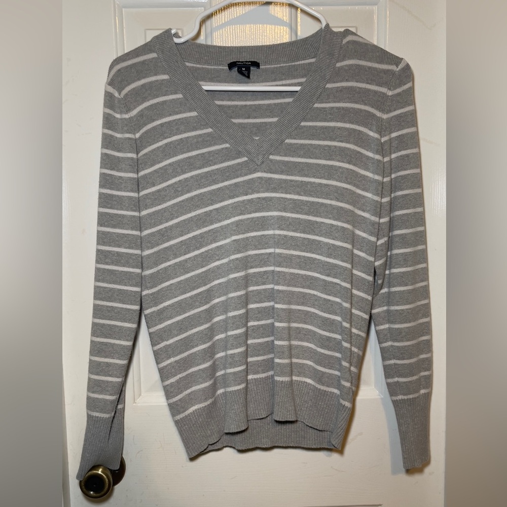 JUNIORS NAUTICA GRAY AND WHITE LONG SLEEVE SWEATER
